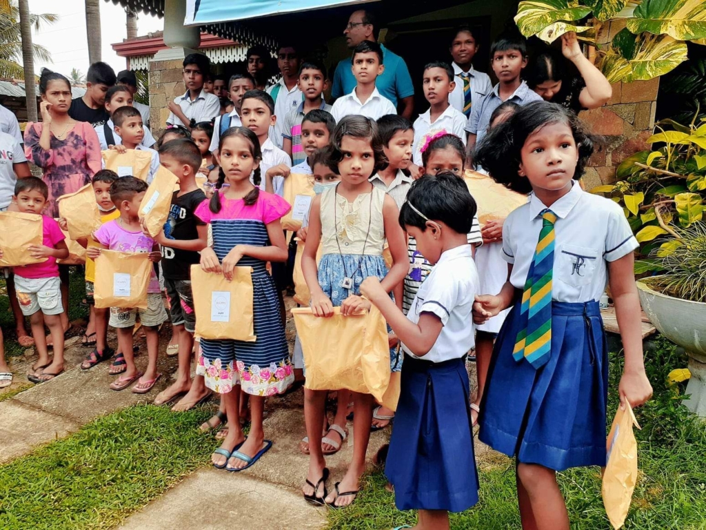 【第1回】HAPPYカレーパン150個を75人の子どもたちにプレゼントしました♪